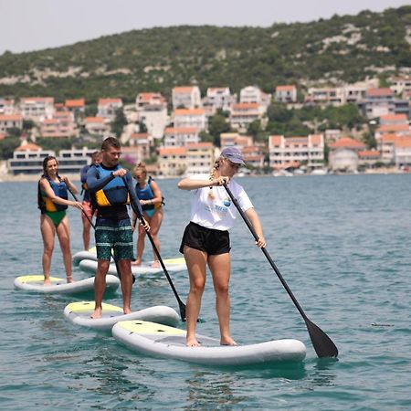 Mobilheim Andrea Wunderschoene Ferienwohnung Direkt Am Meer Jezera Exterior foto