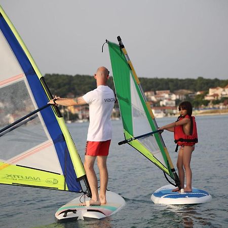 Mobilheim Andrea Wunderschoene Ferienwohnung Direkt Am Meer Jezera Exterior foto