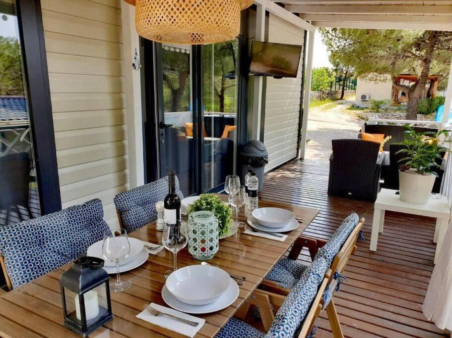 Mobilheim Andrea Wunderschoene Ferienwohnung Direkt Am Meer Jezera Exterior foto