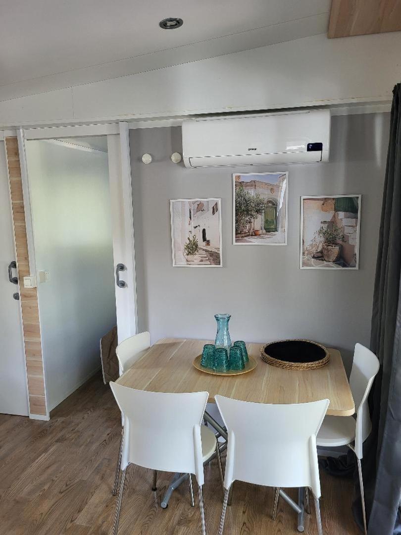 Mobilheim Andrea Wunderschoene Ferienwohnung Direkt Am Meer Jezera Exterior foto