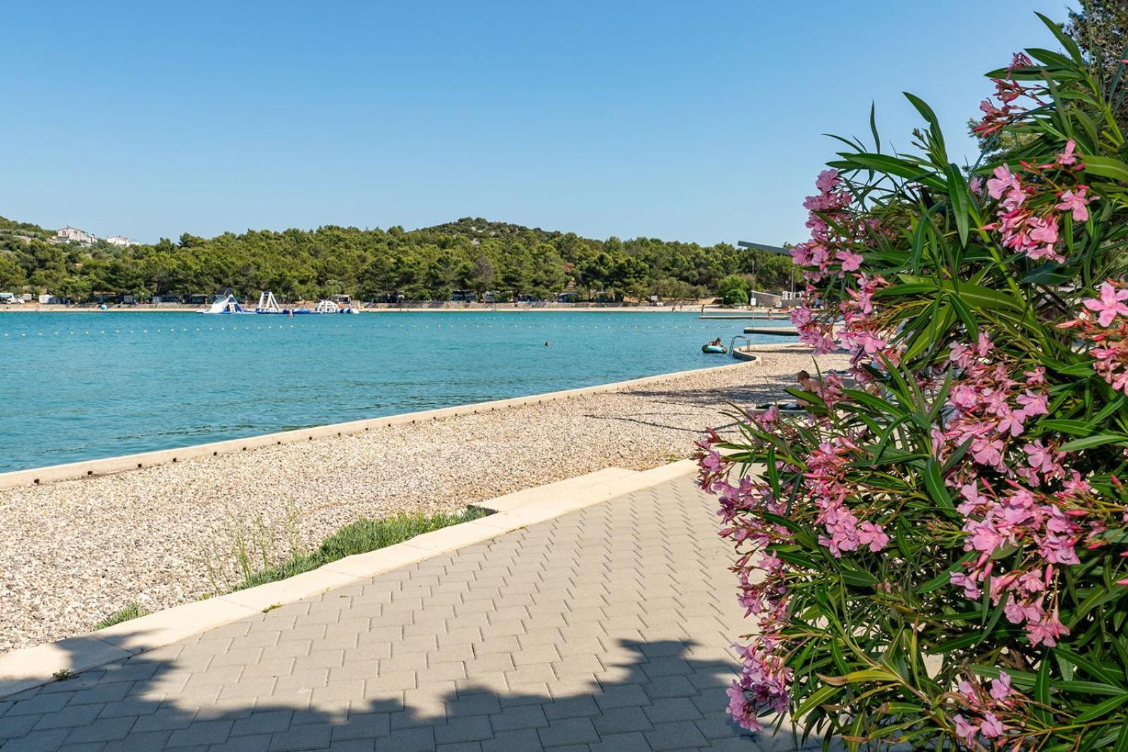 Mobilheim Andrea Wunderschoene Ferienwohnung Direkt Am Meer Jezera Exterior foto